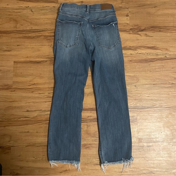 Express Cropped Straight High Rise Women’s Distressed Jeans - Picture 8 of 10